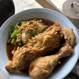 ก๋วยเตี๋ยวน่องไก่เส้นมาม่า