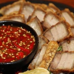 ยำหมูกรอบน้ำปลาร้า