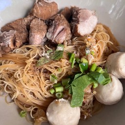 ก๋วยเตี๋ยวแห้ง เนื้อตุ๋น หมูตุ๋น