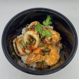 ข้าวราดทะเลคั่วพริกเกลือ