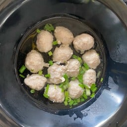 ลูกชิ้นเนื้อลวก