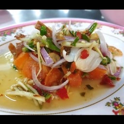 ยำไข่แดงทรงเครื่อง