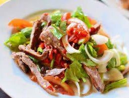 ยำคอหมูย่าง