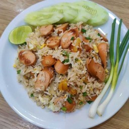 ข้าวผัดไส้กรอก
