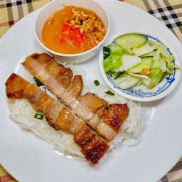 เส้นหมี่หมูย่าง