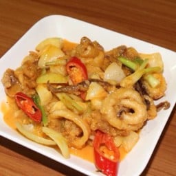 หมึกผัดไข่เค็ม