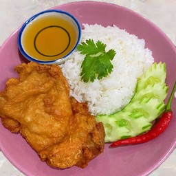 ข้าวไก่ทอดซอสน้ำปลา