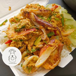 ข้าวราดทะเลผัดผงกะหรี่