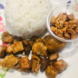 ข้าวราดหมูกรอบทอดเกลือ+น้ำพริกแคบหมู