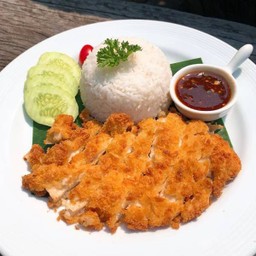 ข้าวหน้าไก่กรอบน้ำจิ้มแจ่ว