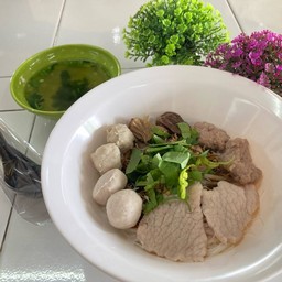 ก๋วยเตี๋ยวแห้งหมู