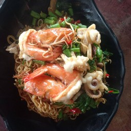 มาม่าผัดขี้เมาทะเล