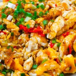 ไข่คั่วพริกเกลือราดข้าว