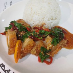 ข้าวกะเพราหมูกรอบ