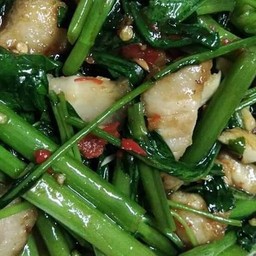 ผัดผักบุ้งหมูชิ้นไข่ดาว