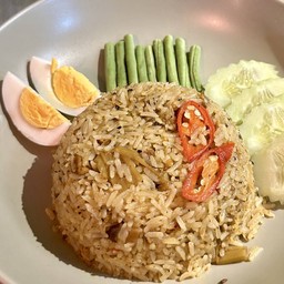 ข้าวผัดไตปลา+ไข่ต้ม+ผักสด