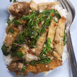 เอี้ยงแอนด์ตี๋ดำ อาหารตามสั่ง