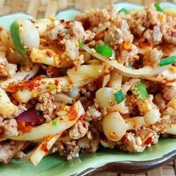 ลาบหมูสับเห็ดเข็มทอง