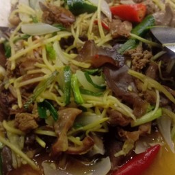 เครื่องในไก่ผัดขิง