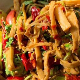 ส้มตำหน่อไม้ปูปลาร้า(หน่อไม้เคี่ยว)