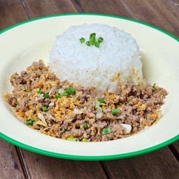 ข้าวเนื้อทอดกระเทียม