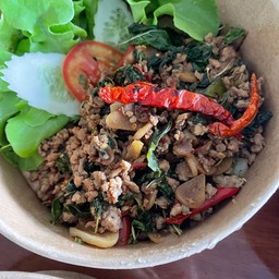 กระเพราหมูสับ