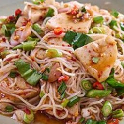 ยำขนมจีน หมูยอ