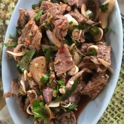 พล่าเนื้อ