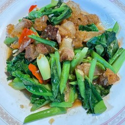 ผัดคะน้าราดข้าว