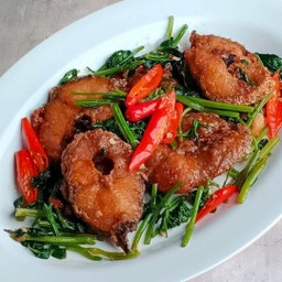 ปลาช่อนผัดขึ้นฉ่าย