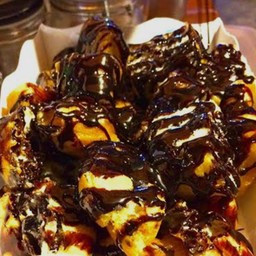 ปาท่องโก๋ราดซอสช็อกโกแลต