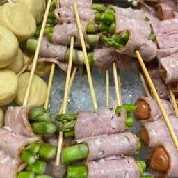 เบคอนพันหน่อไม้ฝรั่ง