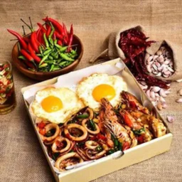 กะเพราถาดจิ๋วสองใจ ทะเล