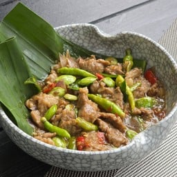 เนื้อผัดกะปิสะตอ