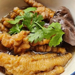 ตีนไก่ตุ๋นน้ำแดง