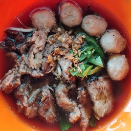 เกาเหลาเนื้อตุ๋นตลาดนัดเจริญ