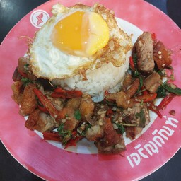 ผัดกะเพราหมูกรอบ