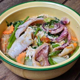 สุกี้น้ำปลาหมึก