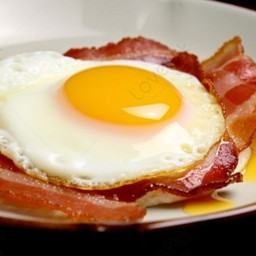 ไข่ดาวบนเบคอนราดข้าว(หน้าร้านราคา50บาท)