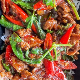 เนื้อผัดพริกเผาใบโพรพา