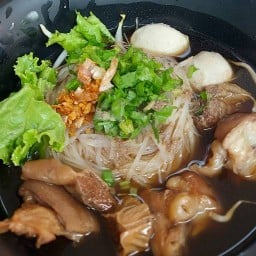 เนื้อตุ๋น หมูตุ๋น กิวนิกุนู๊ดเดิ้ล ประตูกรุงเทพ