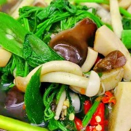 แกงเห็ดรวมน้ำย่านาง