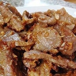 เนื้อทอดกระเทียม