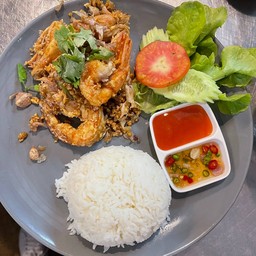 ข้าวกุ้งทอดกระเทียม