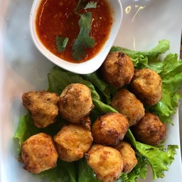 ลูกชิ้นกุ้งทอด