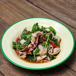 ผัดกระเพราปลาหมึก