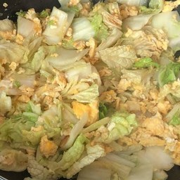 ข้าวราดผัดผักกาดขาวใส่ไข่