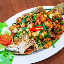 ปลากระพงผัดไข่เค็ม(ตัวที่ใหญ่)