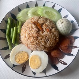 ข้าวผัดน้ำพริกตะไคร้+ไข่ต้ม+กุนเชียง+ผักสด