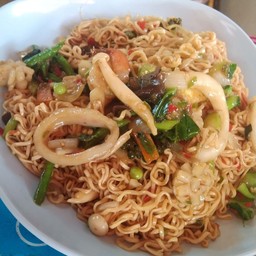 มาม่าผัดกะเพราทะเล